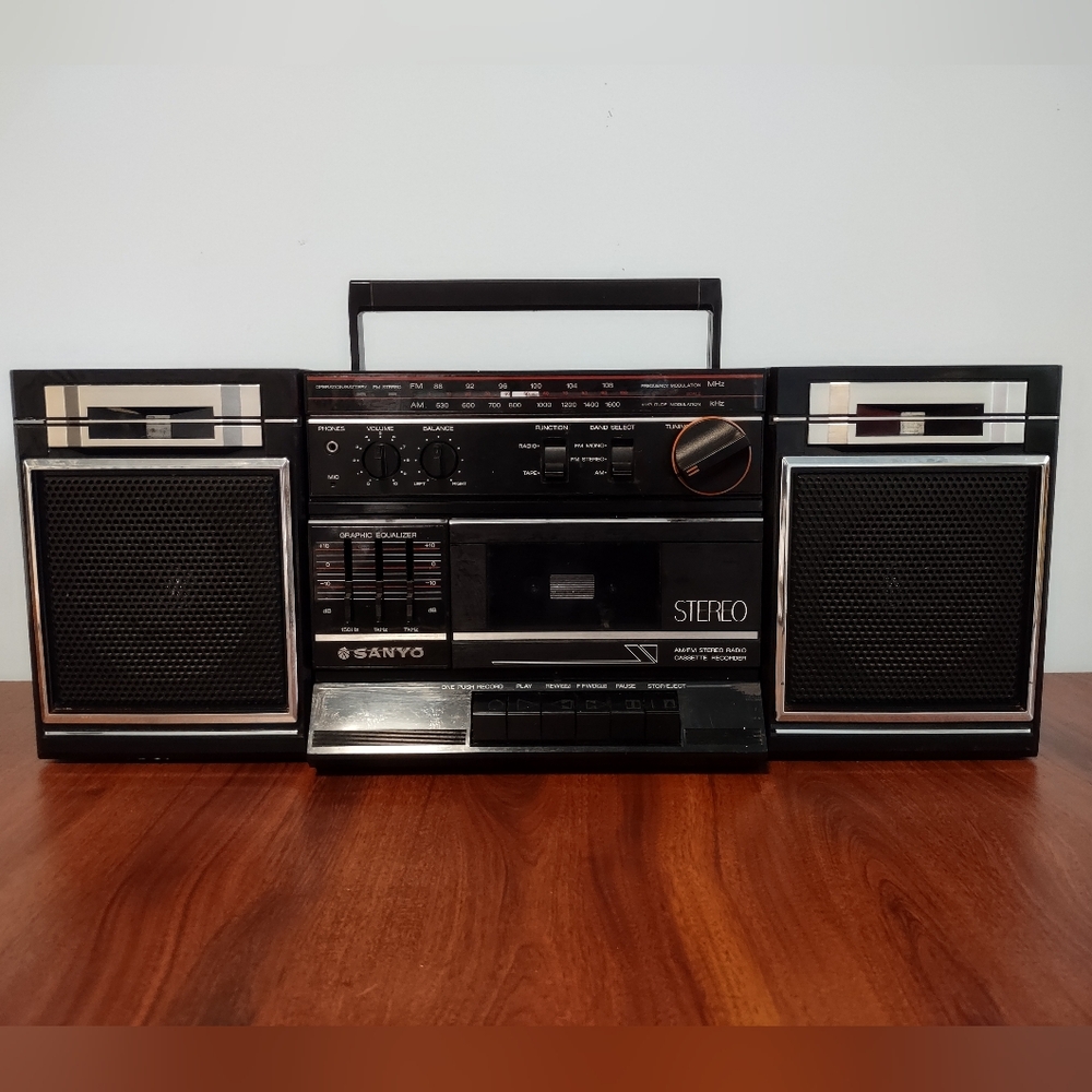 Vintage Sanyo A150 AM/FM Stereo Radio Cassette Recorder Boombox 80s